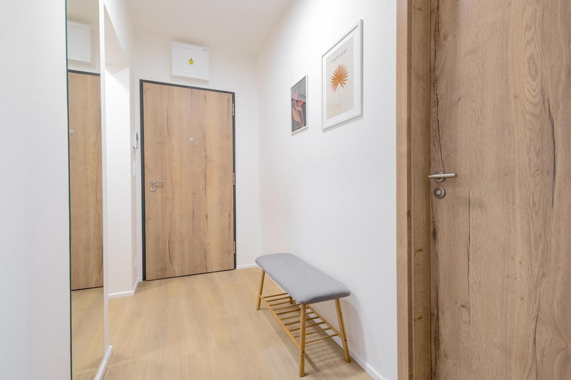 דירות Bright 2Br - 8Th Floor, Balcony, Free Parking - By Gravity פראג מראה חיצוני תמונה