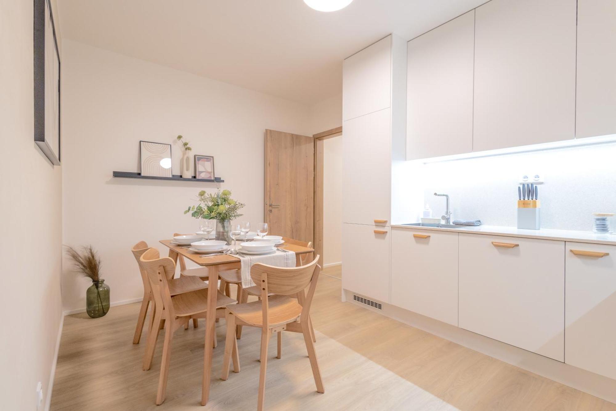 דירות Bright 2Br - 8Th Floor, Balcony, Free Parking - By Gravity פראג מראה חיצוני תמונה