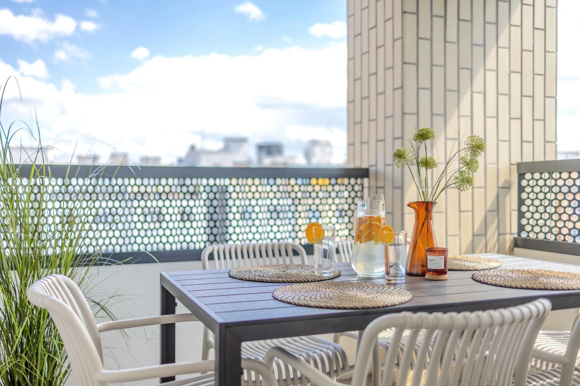 דירות Bright 2Br - 8Th Floor, Balcony, Free Parking - By Gravity פראג מראה חיצוני תמונה