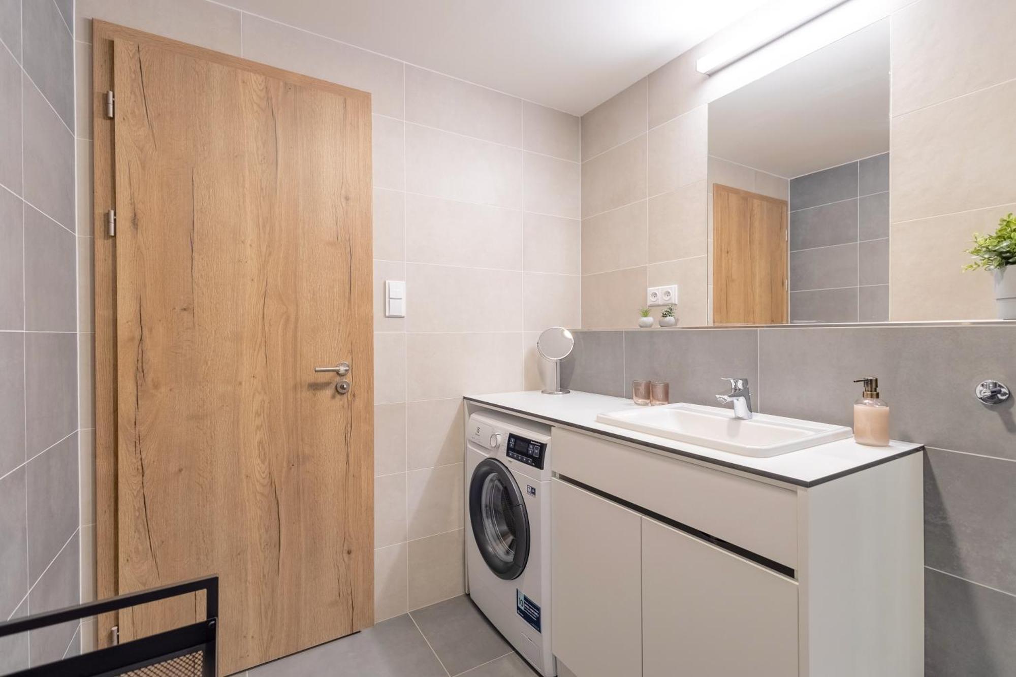 דירות Bright 2Br - 8Th Floor, Balcony, Free Parking - By Gravity פראג מראה חיצוני תמונה