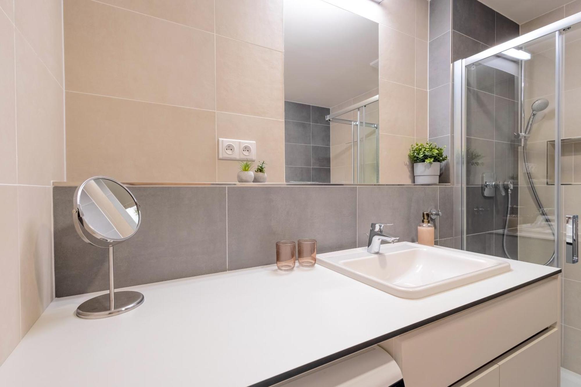 דירות Bright 2Br - 8Th Floor, Balcony, Free Parking - By Gravity פראג מראה חיצוני תמונה