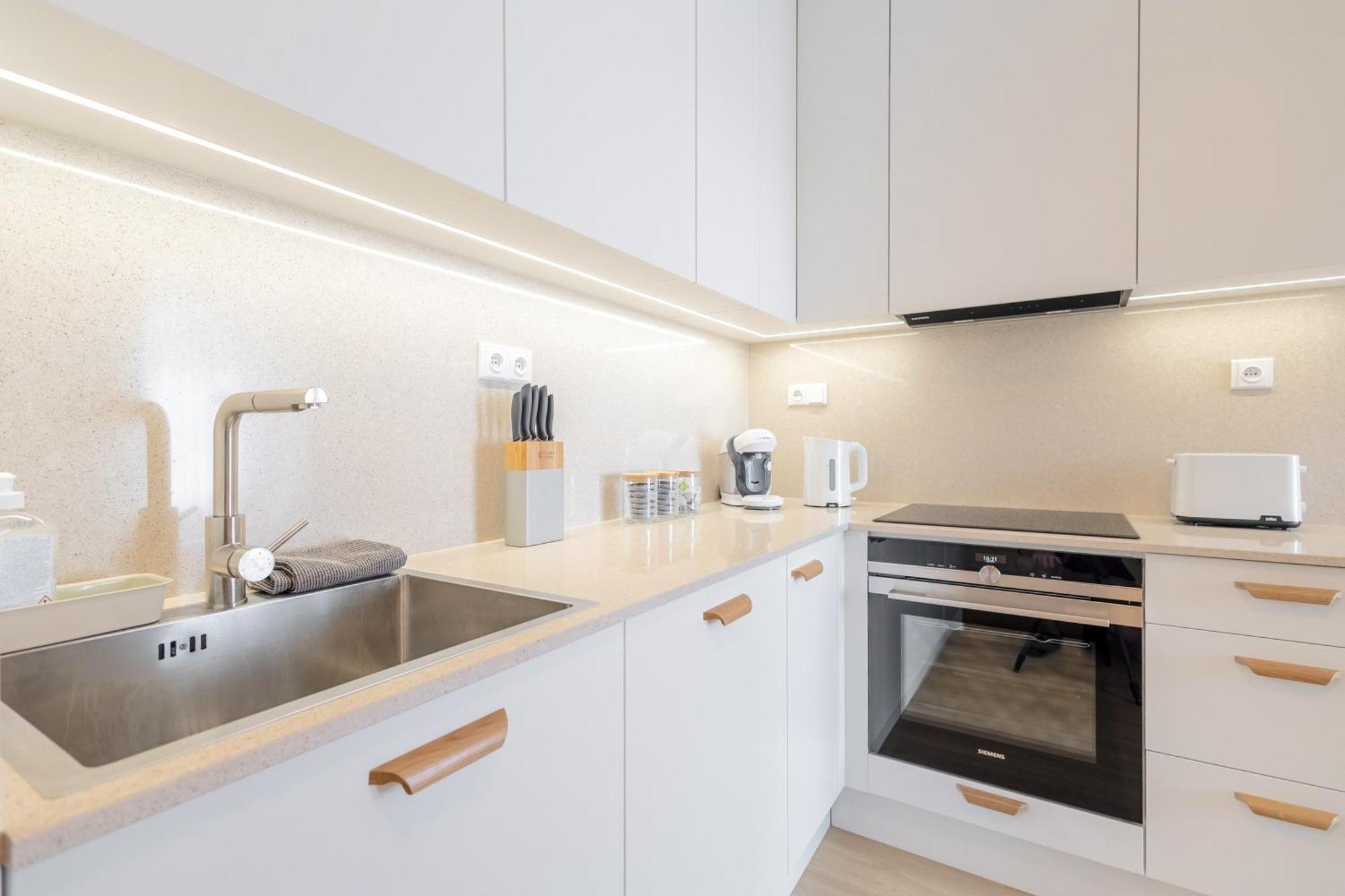דירות Bright 2Br - 8Th Floor, Balcony, Free Parking - By Gravity פראג מראה חיצוני תמונה