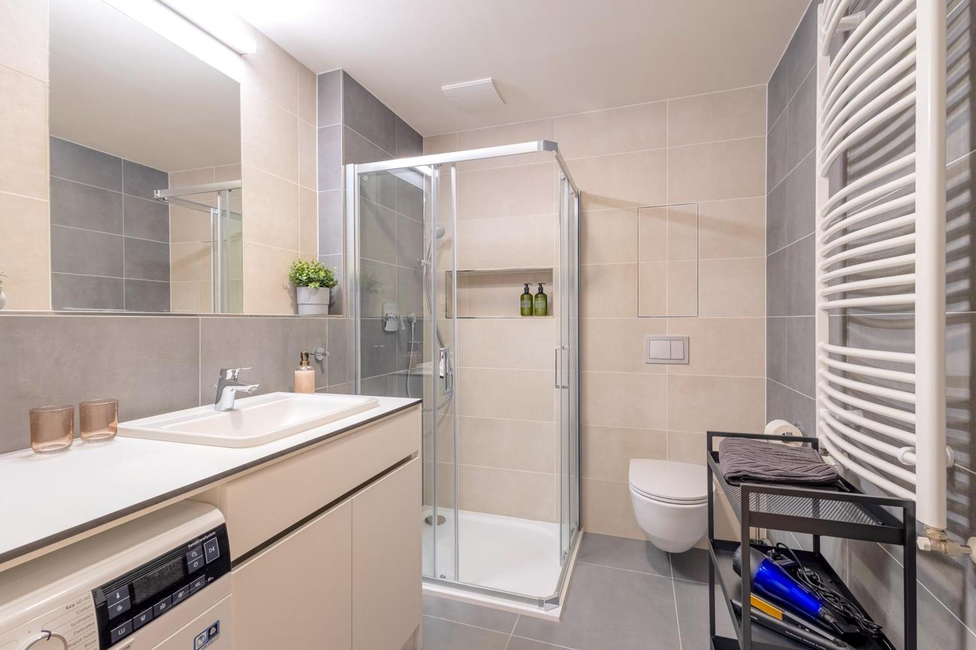 דירות Bright 2Br - 8Th Floor, Balcony, Free Parking - By Gravity פראג מראה חיצוני תמונה