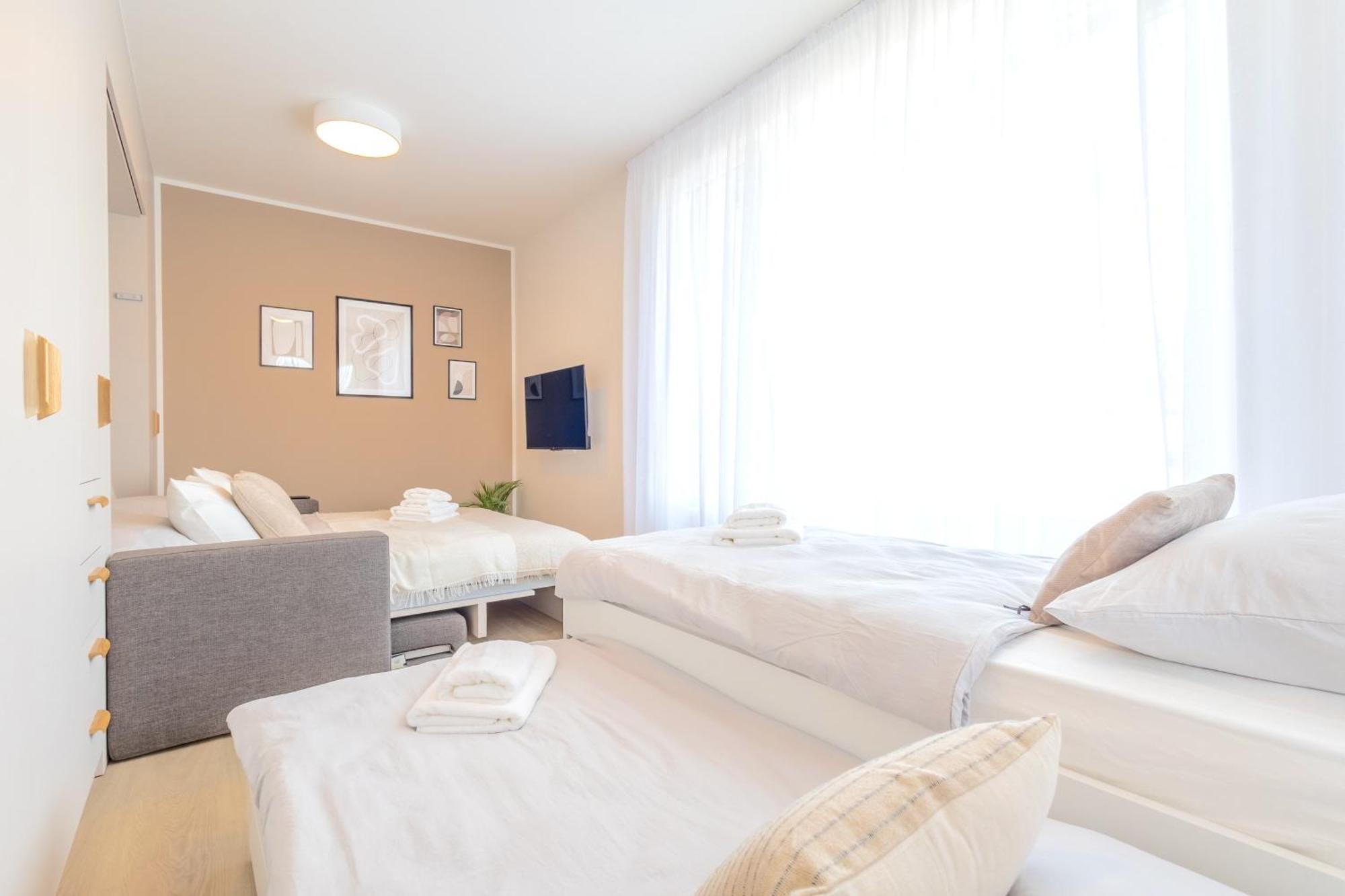 דירות Bright 2Br - 8Th Floor, Balcony, Free Parking - By Gravity פראג מראה חיצוני תמונה